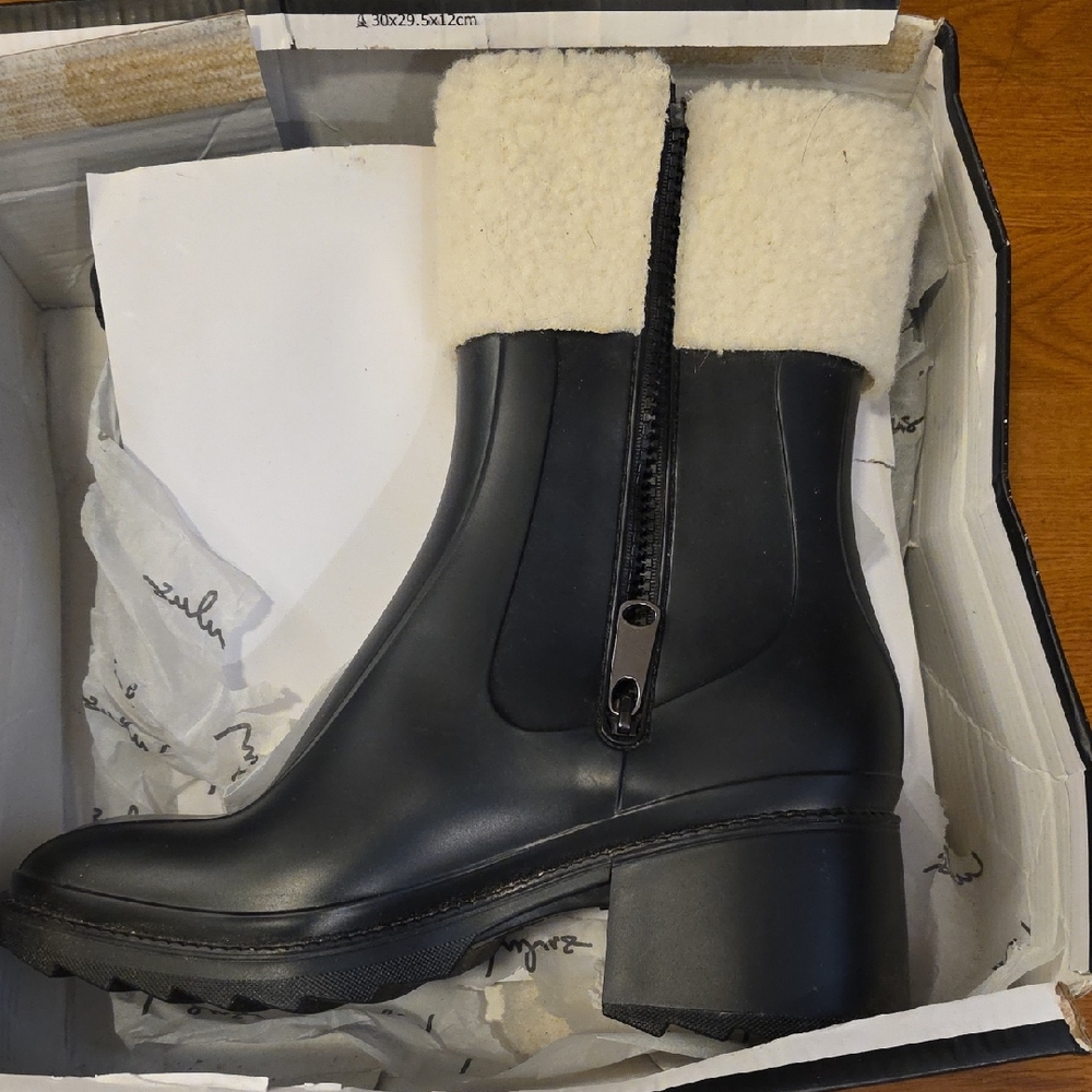 Lulu's Black Ankle Boots with Cream Faux-Shearling Cuff